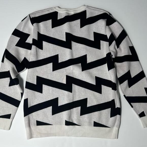 Warner Brothers Looney Tunes Tasmanian Devil Sweater - Picture 2 of 6